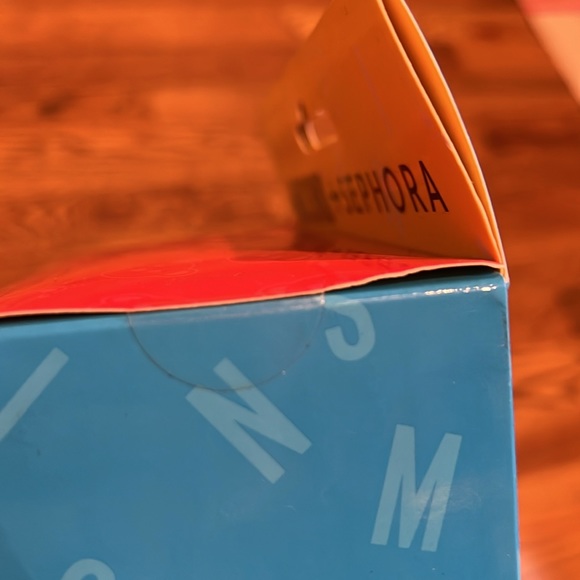 Moschino x SEPHORA Bear eyeshadow palette. Limited edition. Rare. New in box - Picture 3 of 4